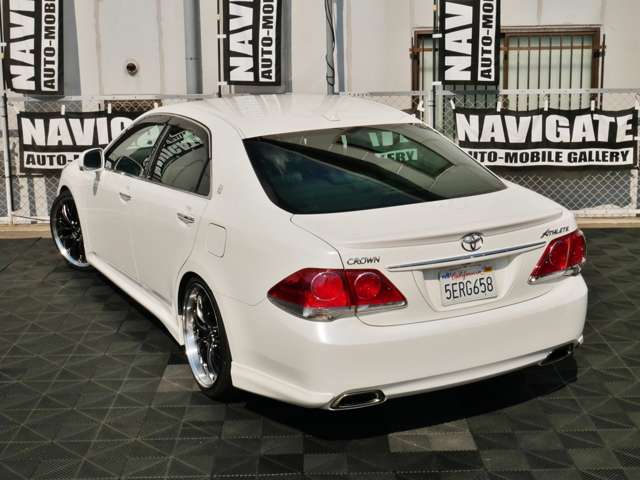 2010 Toyota Crown Athlete – thumbnail 3