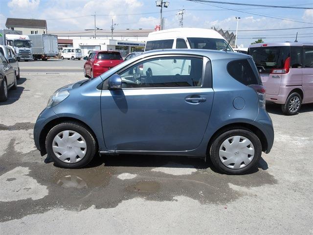 2009 Toyota iQ – thumbnail 4