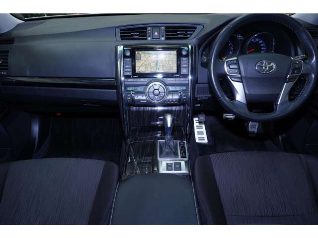 2010 Toyota Mark X – thumbnail 3