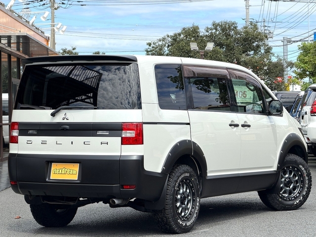 2009 Mitsubishi Delica D:5 – thumbnail 3
