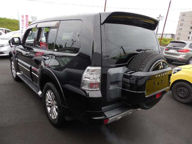 2011 Mitsubishi Pajero – thumbnail 4