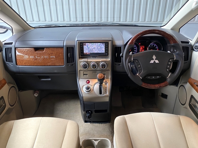 2008 Mitsubishi Delica D:5 – thumbnail 2