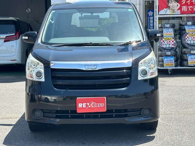 2009 Toyota Noah – thumbnail 3