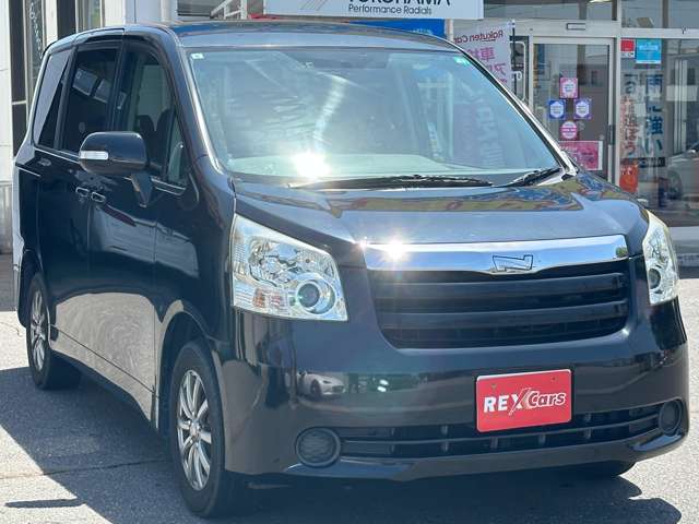 2009 Toyota Noah – thumbnail 4