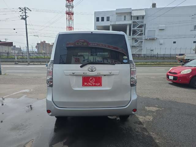 2009 Toyota Voxy – thumbnail 2