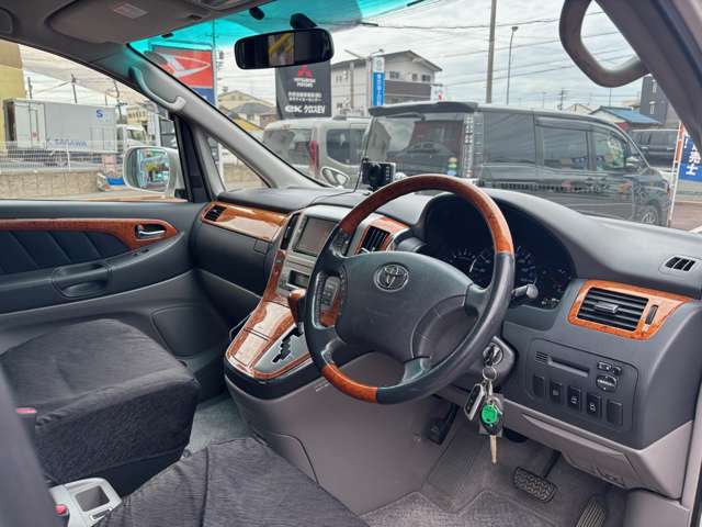 2008 Toyota Alphard – thumbnail 3