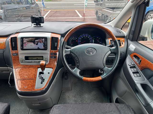 2008 Toyota Alphard – thumbnail 4