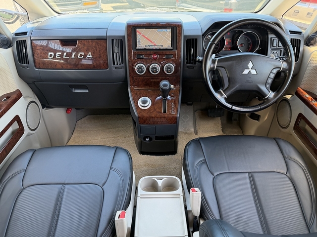 2008 Mitsubishi Delica D:5 – thumbnail 2