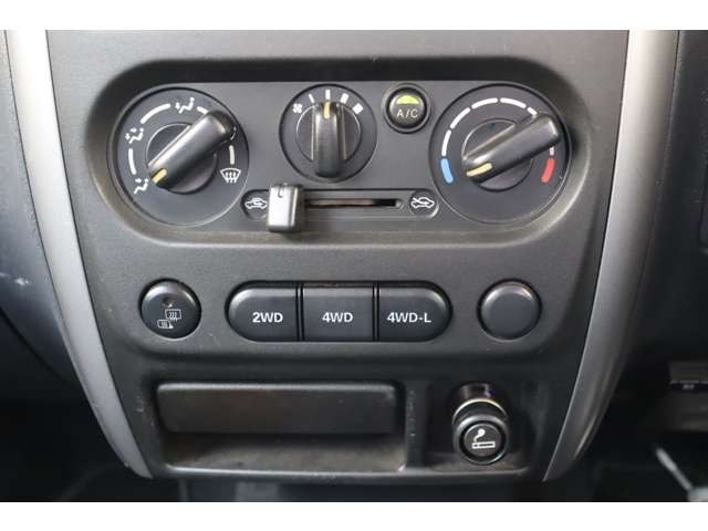 2005 Suzuki Jimny – thumbnail 4