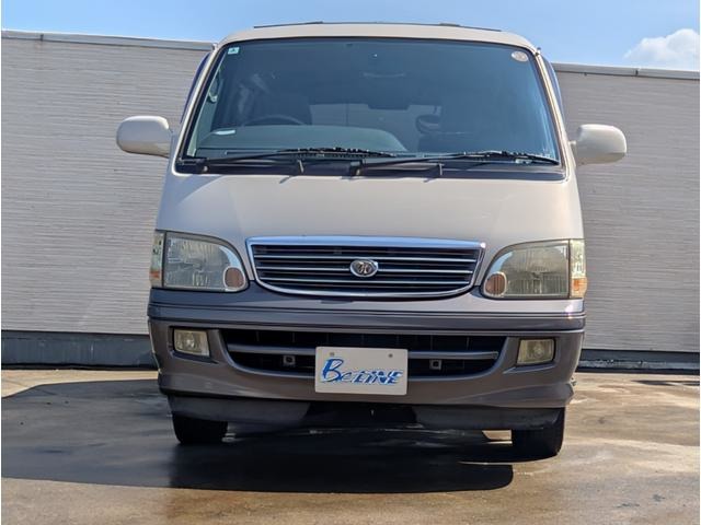 1999 Toyota Hiace – thumbnail 2