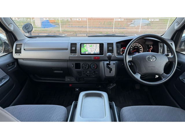 2008 Toyota Hiace – thumbnail 4