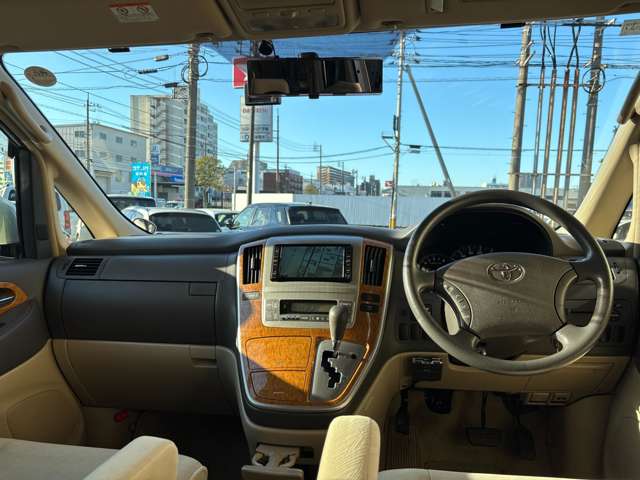 2008 Toyota Alphard – thumbnail 3