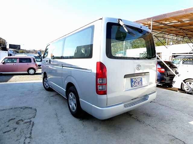 2005 Toyota Hiace – thumbnail 2