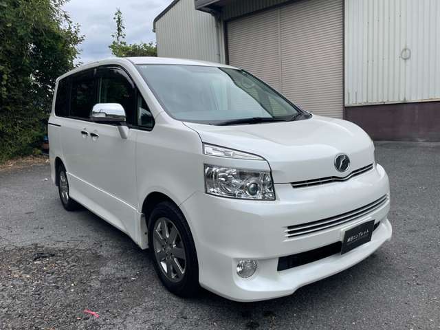 2009 Toyota Voxy – thumbnail 4