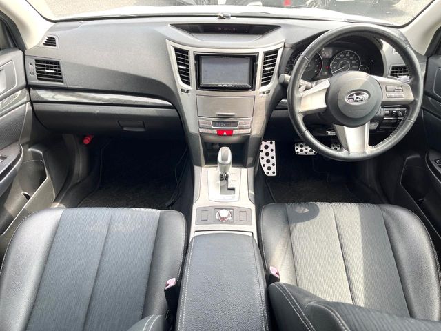 2011 Subaru Legacy Touring Wagon – thumbnail 2