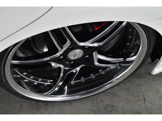 2009 Toyota Crown Royal – thumbnail 2