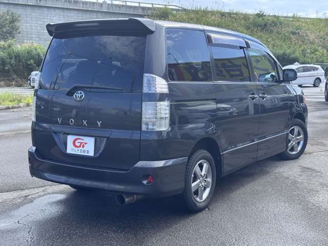 2004 Toyota Voxy – thumbnail 2