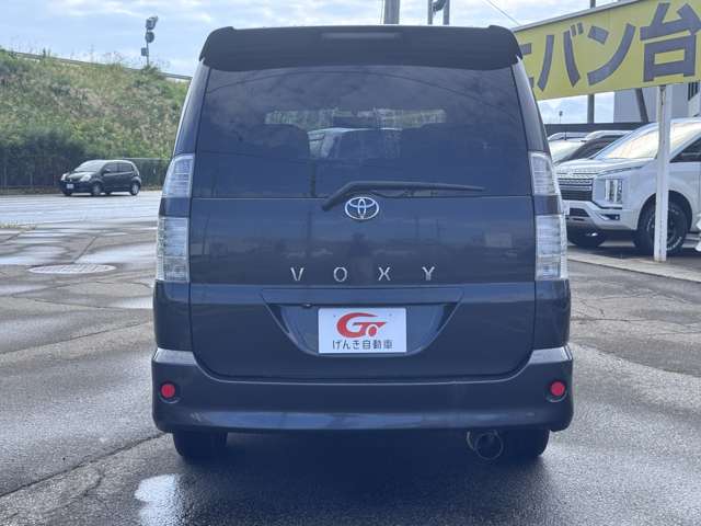 2004 Toyota Voxy – thumbnail 4