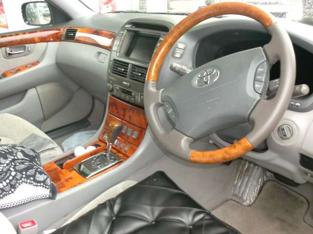 2005 Toyota Celsior – thumbnail 4