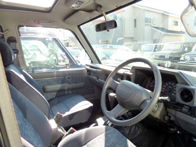2002 Toyota Land Cruiser 70 – thumbnail 4