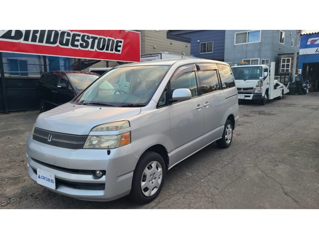 2005 Toyota Voxy