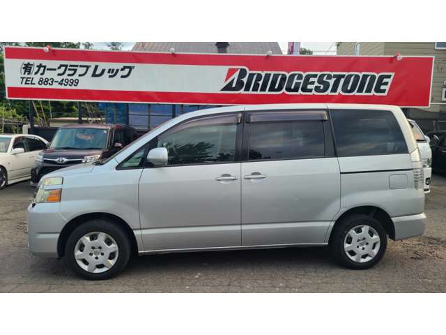 2005 Toyota Voxy – thumbnail 3