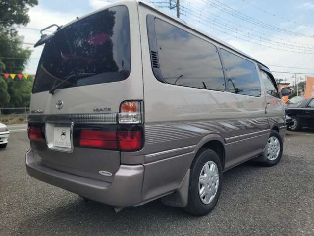 2001 Toyota Hiace – thumbnail 2
