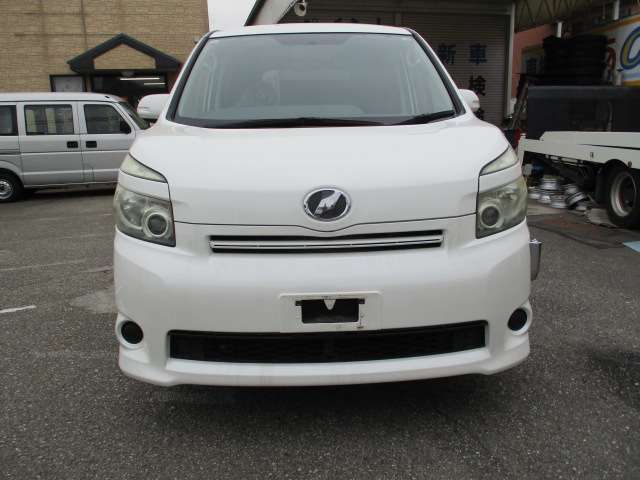 2009 Toyota Voxy – thumbnail 2