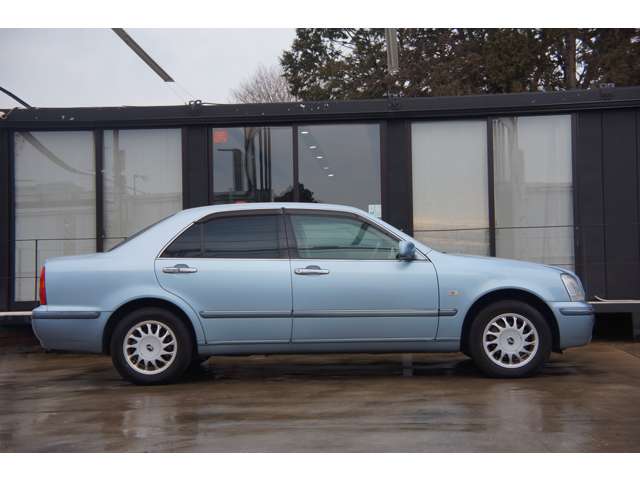 2001 Toyota Progres – thumbnail 4