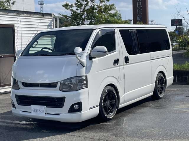 2010 Toyota Hiace – thumbnail 4