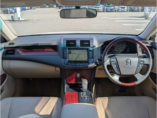 2009 Toyota Crown Royal – thumbnail 3