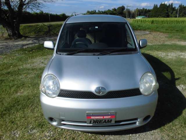 2004 Toyota Sienta – thumbnail 2
