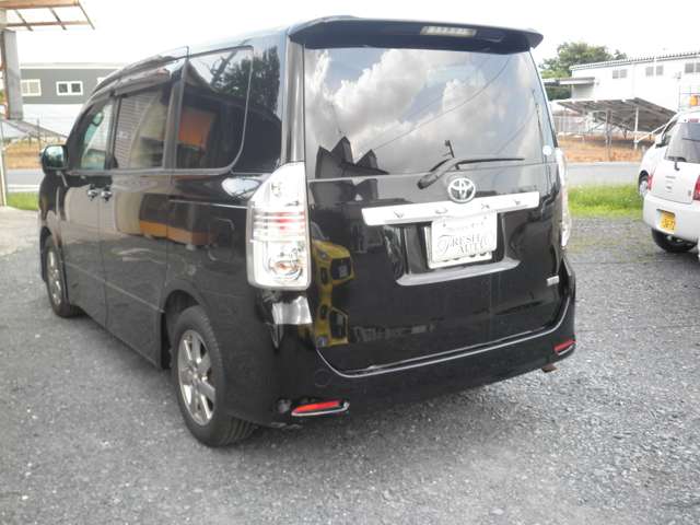 2009 Toyota Voxy – thumbnail 3