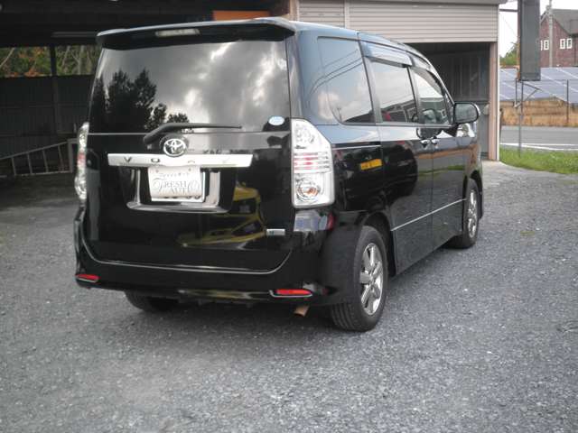 2009 Toyota Voxy – thumbnail 4