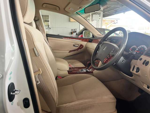 2005 Toyota Crown Royal – thumbnail 4