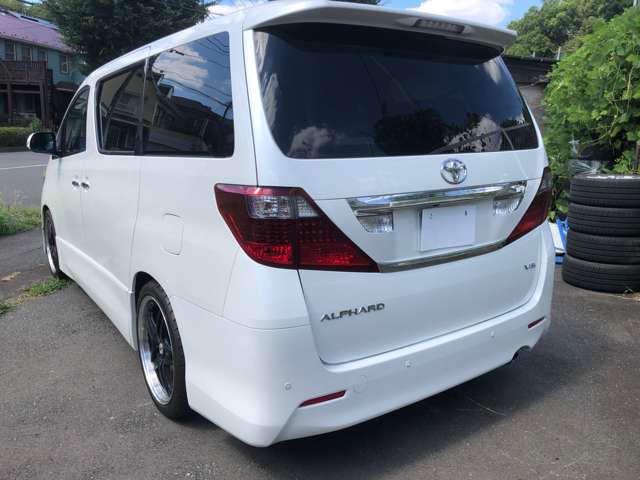 2009 Toyota Alphard – thumbnail 4