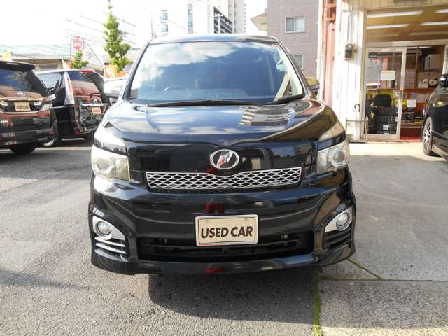 2010 Toyota Voxy – thumbnail 2