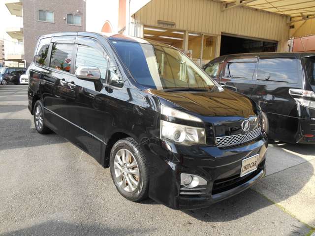 2010 Toyota Voxy – thumbnail 3