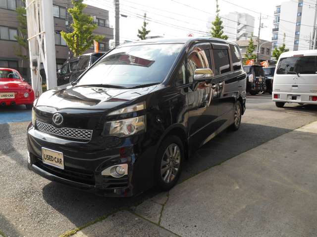 2010 Toyota Voxy – thumbnail 4