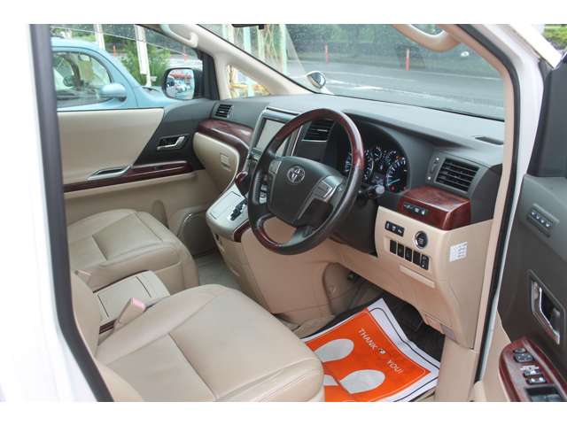 2009 Toyota Vellfire – thumbnail 2