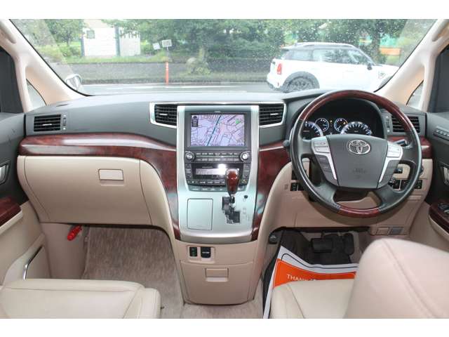 2009 Toyota Vellfire – thumbnail 3