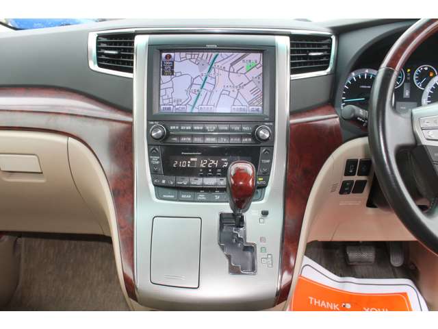 2009 Toyota Vellfire – thumbnail 4