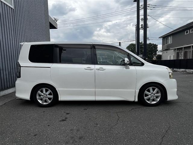 2007 Toyota Voxy – thumbnail 3