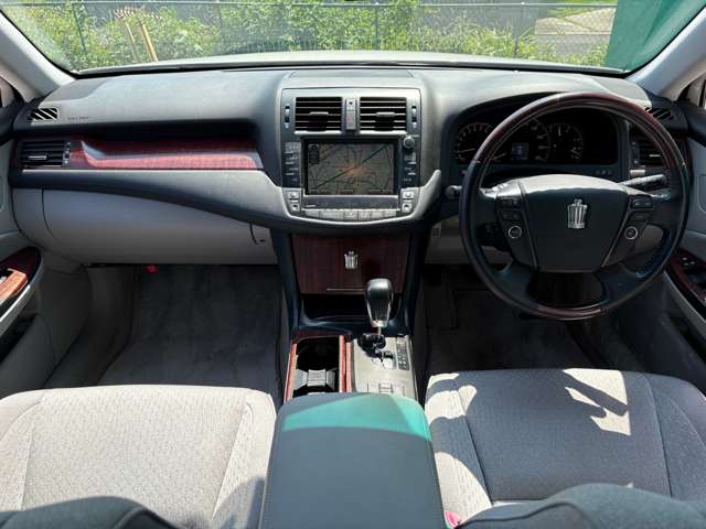 2008 Toyota Crown Royal – thumbnail 4