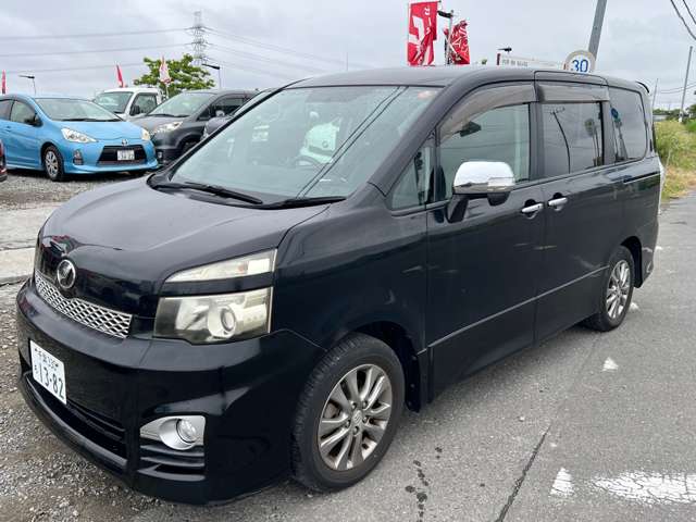 2010 Toyota Voxy – thumbnail 3