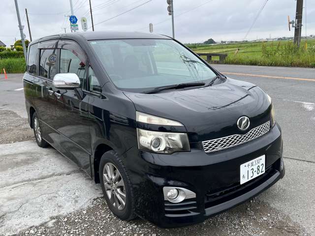 2010 Toyota Voxy – thumbnail 4