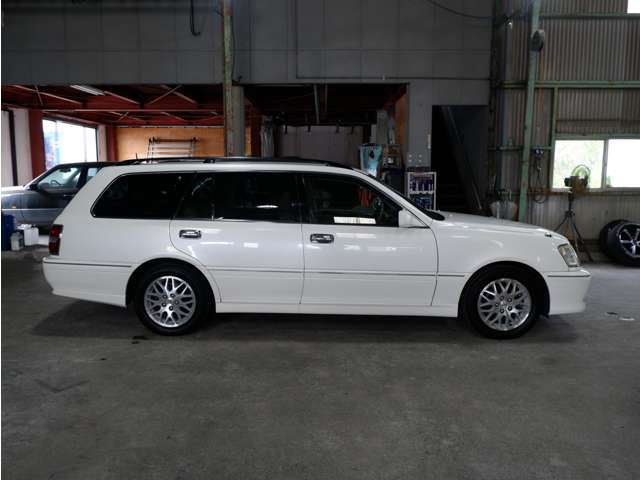 2003 Toyota Crown Estate – thumbnail 4