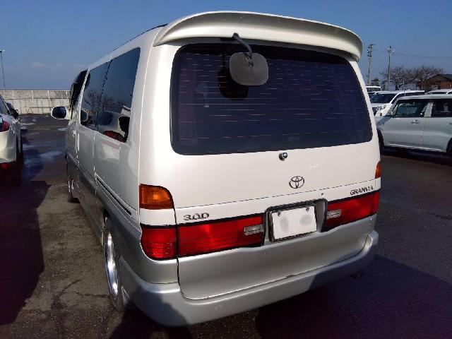 1996 Toyota Granvia – thumbnail 2