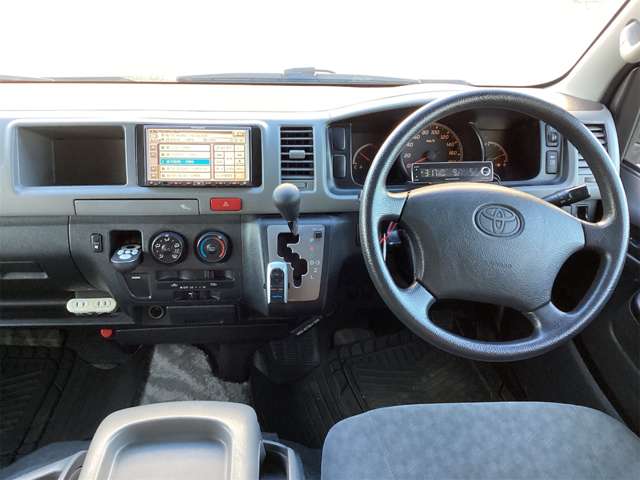 2007 Toyota Hiace – thumbnail 2