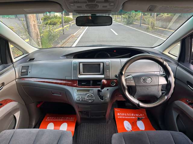 2010 Toyota Estima – thumbnail 2